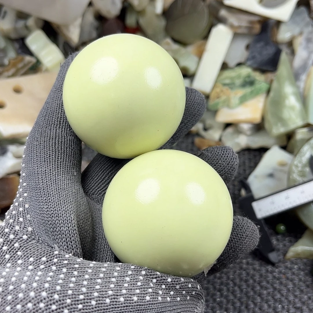 颈饰未镶嵌石英质玉