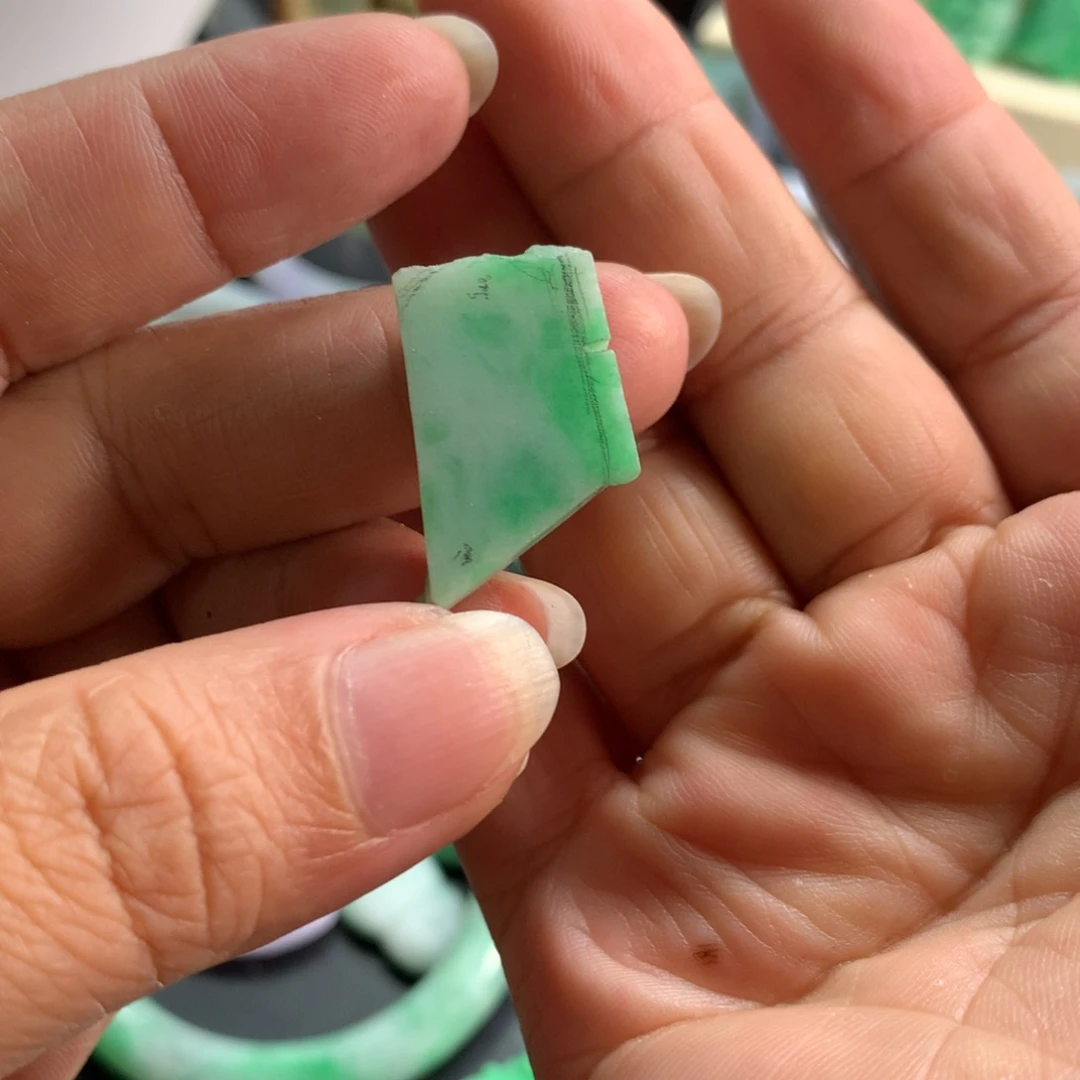 未镶嵌定制翡翠颜*师翡翠