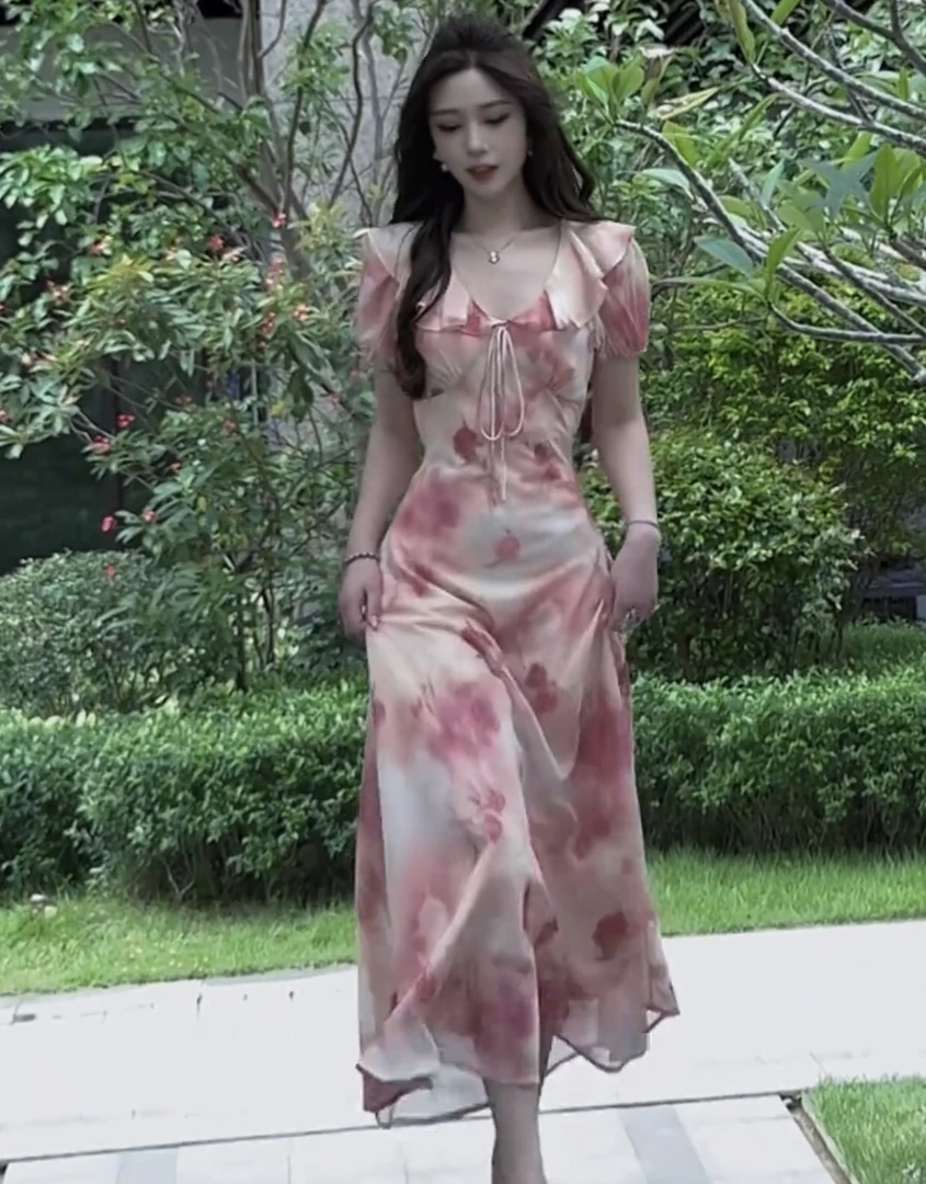 法式优雅荷叶边V领碎花连衣裙女夏穿搭收腰泡泡袖U领温柔印花长裙