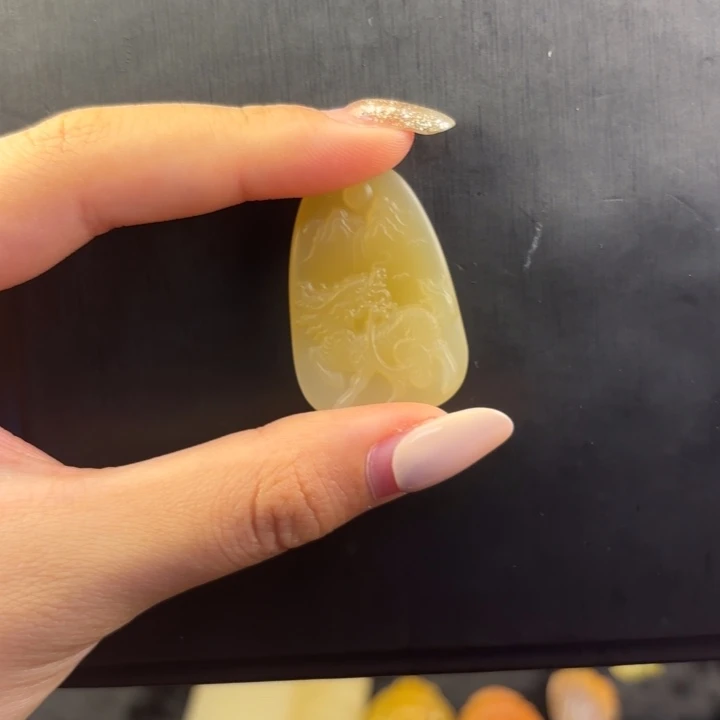 海***上石英质玉黄蜡石挂件未镶嵌