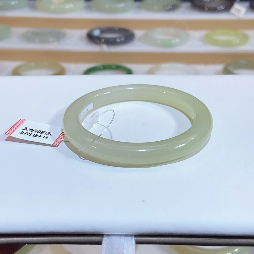 未镶嵌手镯和田玉7**8妮