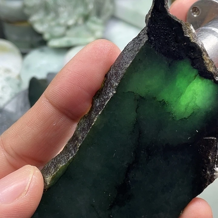 翡翠未镶嵌颈饰天然翡翠边角料