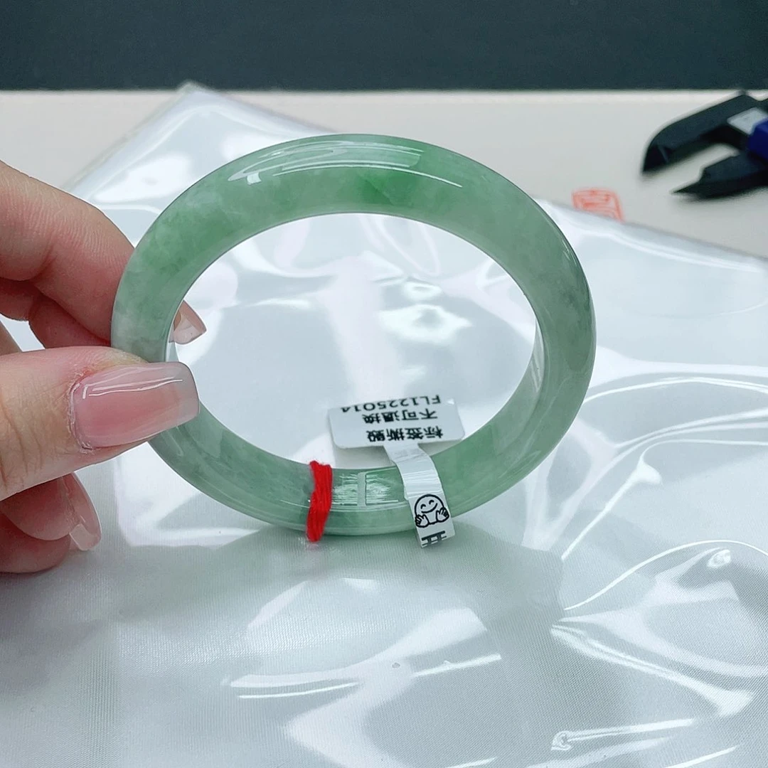 翡翠手镯未镶嵌正57.6