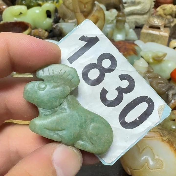 和田玉未镶嵌颈饰山**河