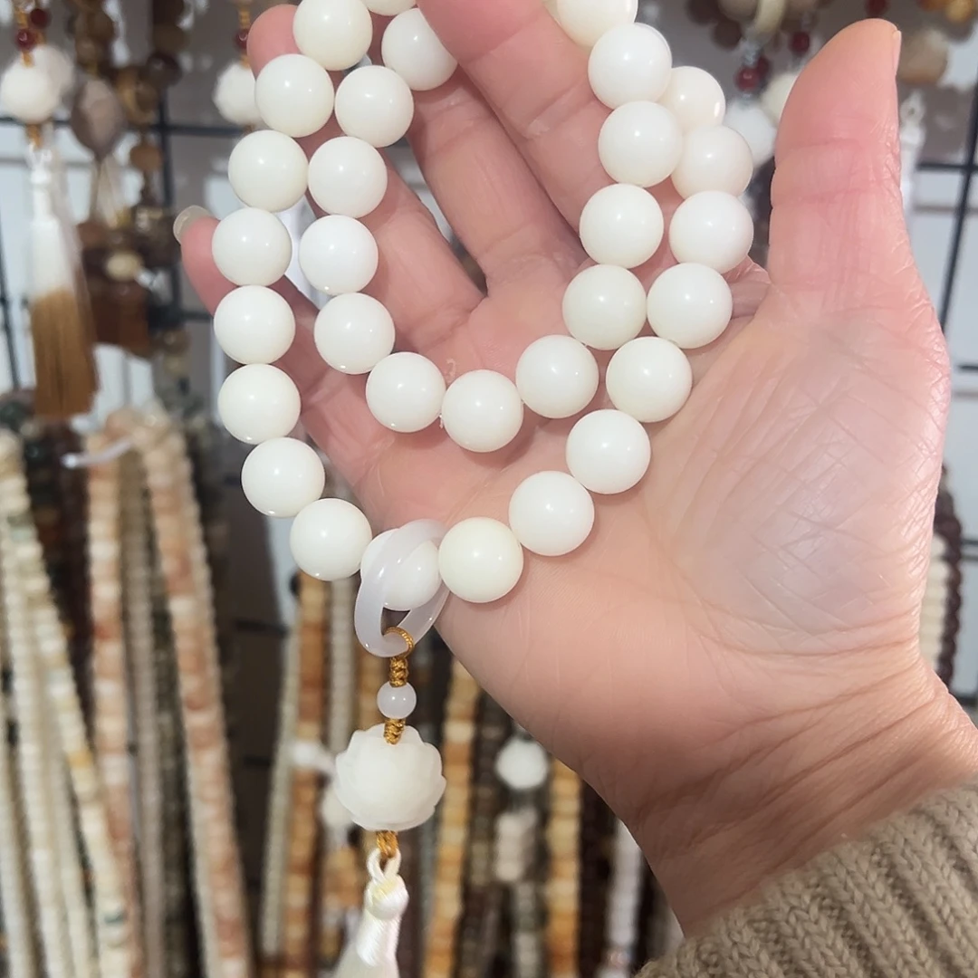 白玉菩提吊坠13卡