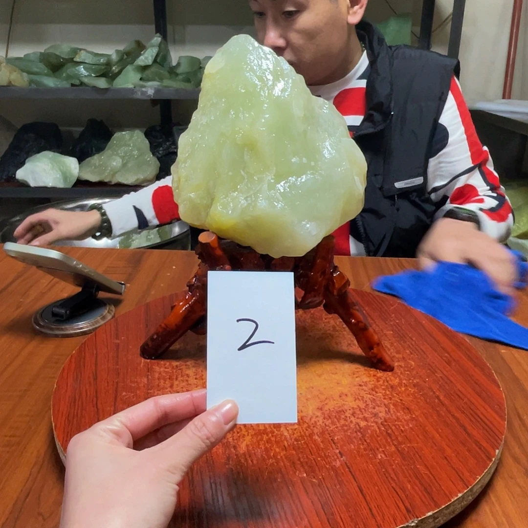蛇纹石玉未镶嵌原石2