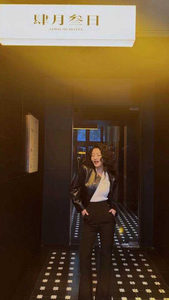 MIRROR 【涛姐精选】黑色醋酸酷帅短外套