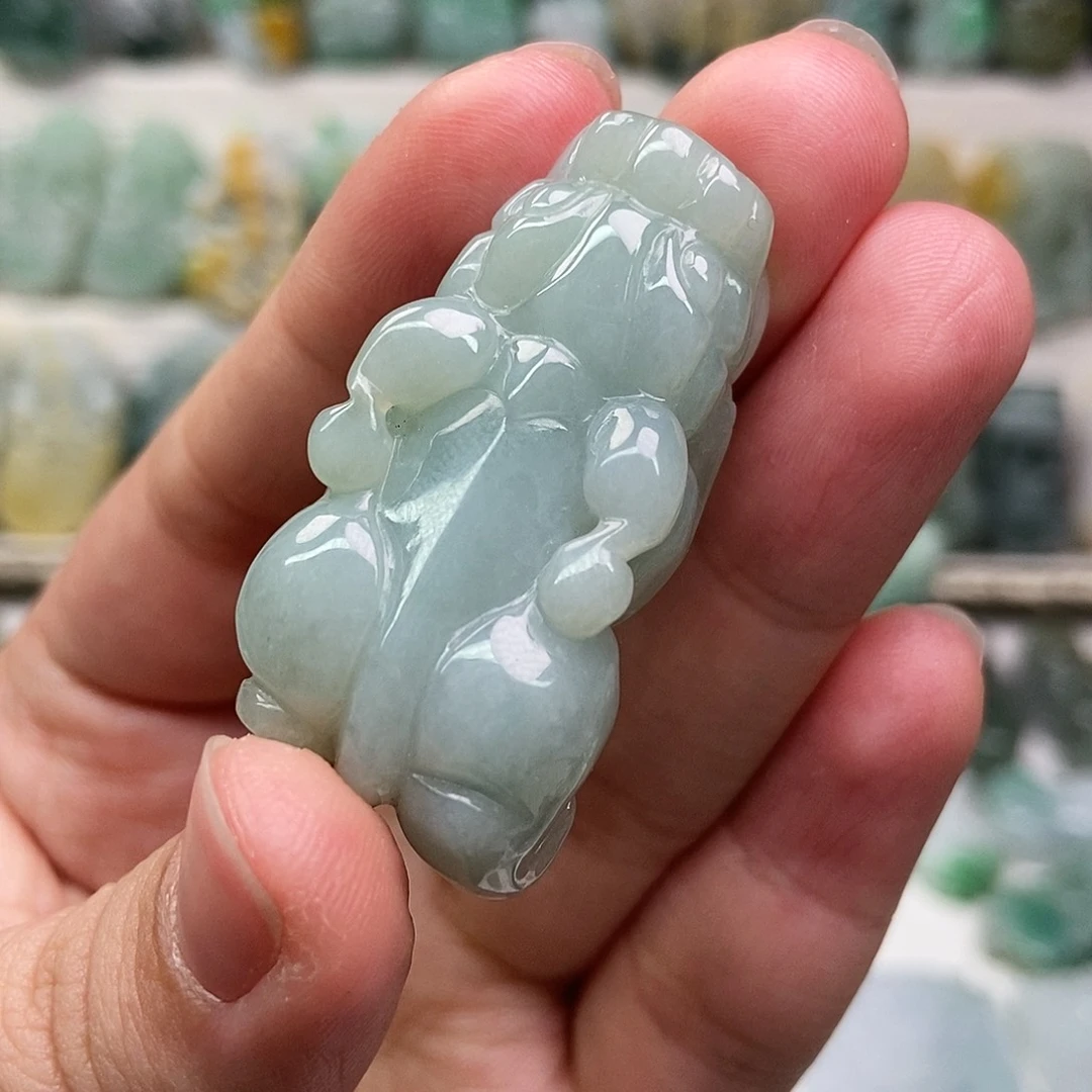 翡翠未镶嵌吊坠(赠链)