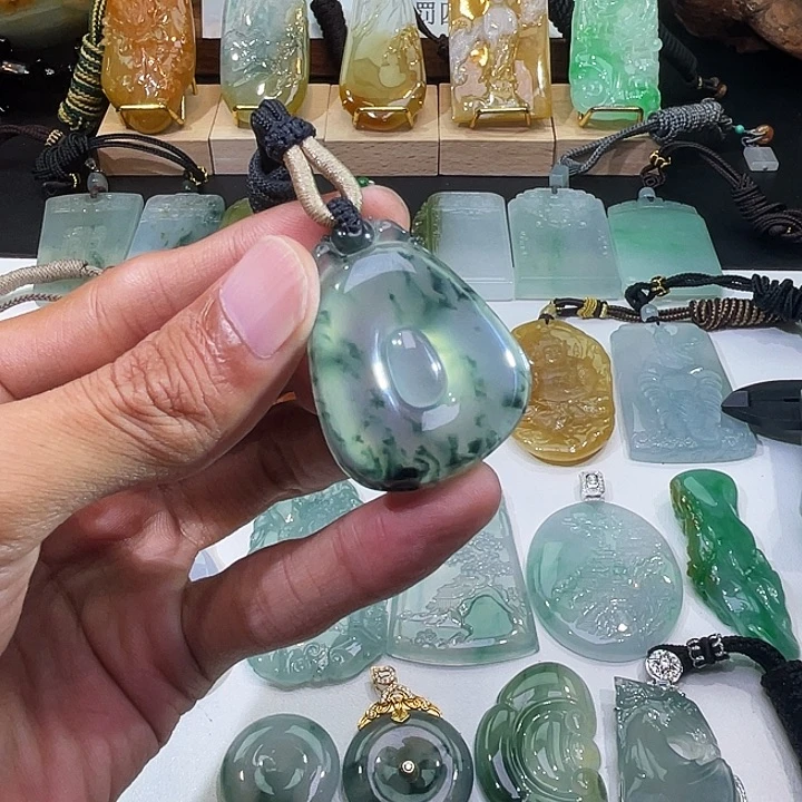 颈饰未镶嵌翡翠冰飘蓝花翡翠福贝