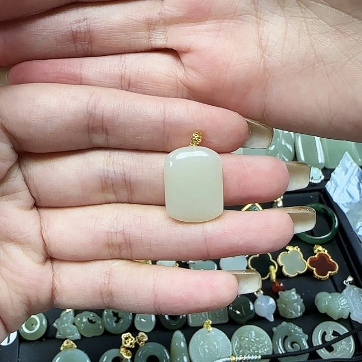 和田玉颈饰18K金镶嵌