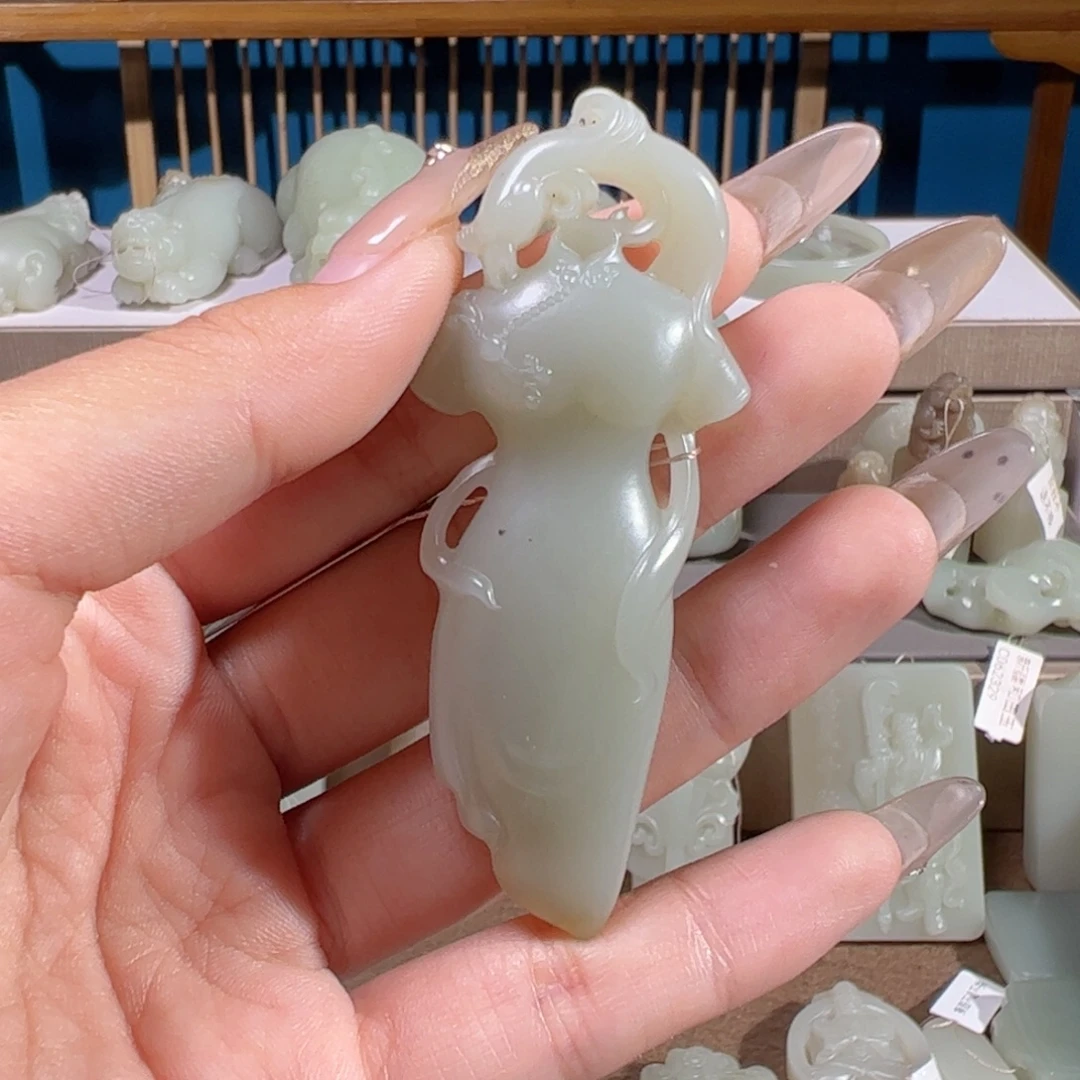 颈饰未镶嵌和田玉（糖玉）