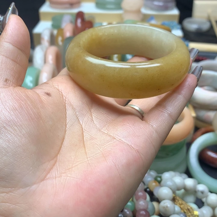 未镶嵌手镯石英质玉玉*