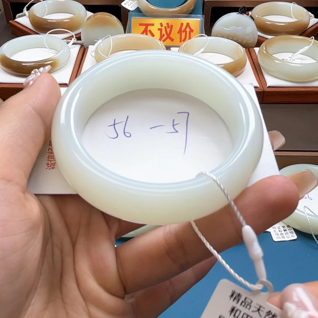 未镶嵌手镯和田玉