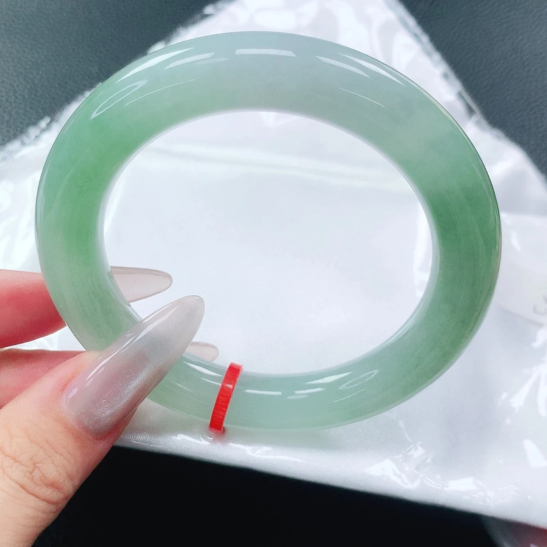 翡翠手镯未镶嵌54圈