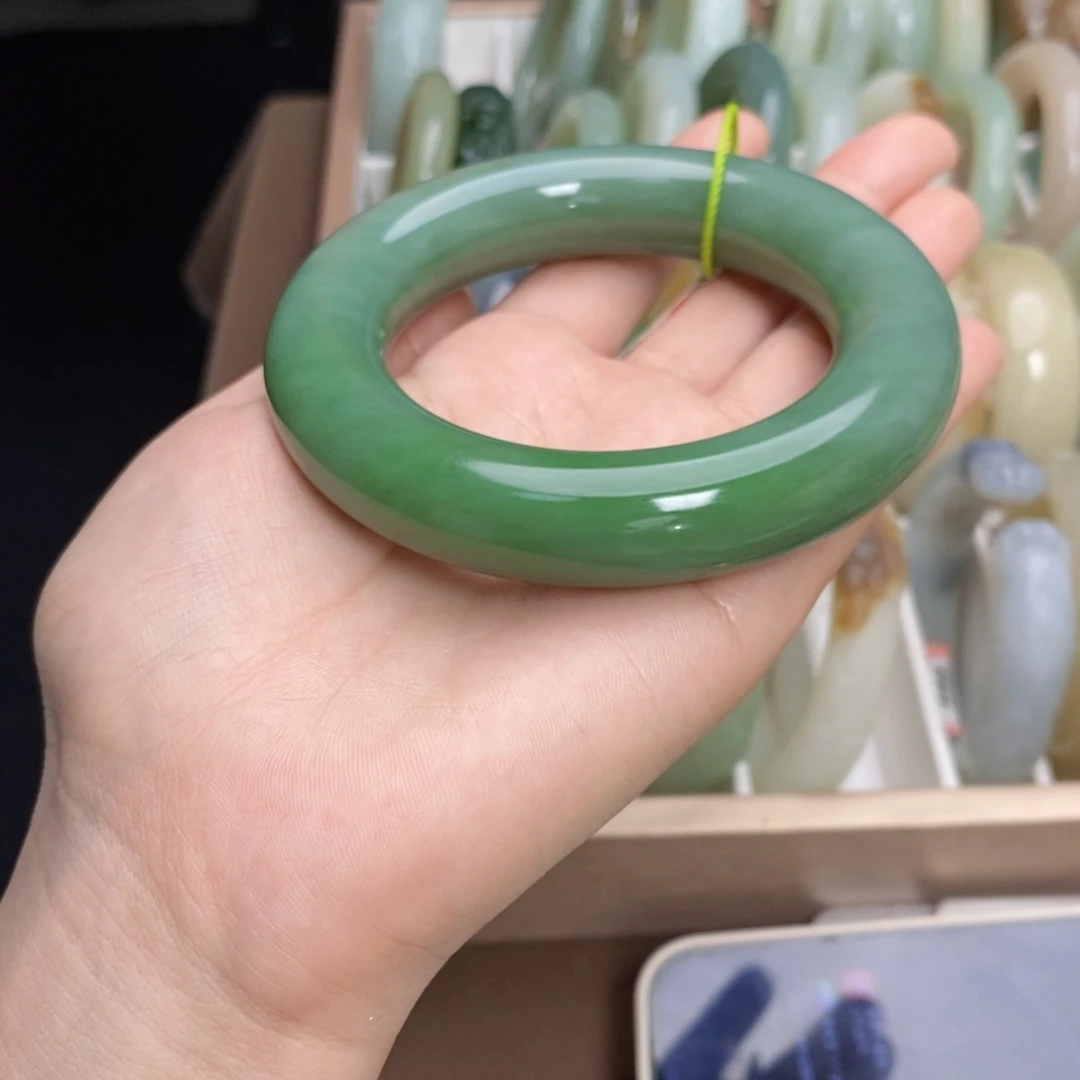 岳***梅和田玉未镶嵌手镯