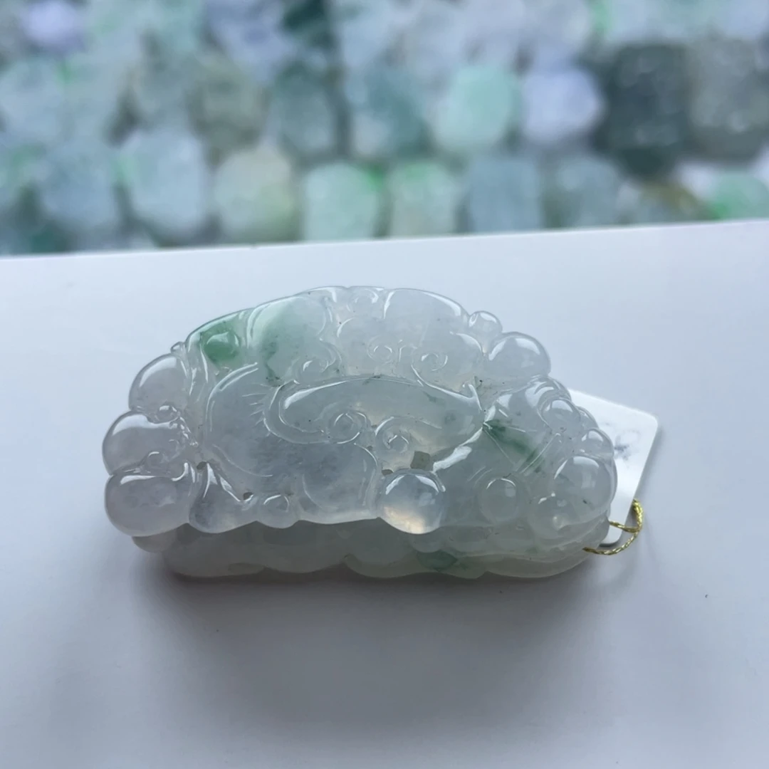 翡翠未镶嵌颈饰貔貅