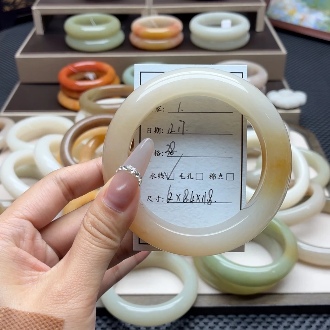 石英质玉未镶嵌手镯