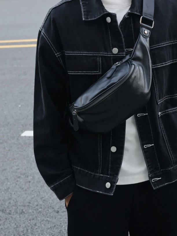 左千户包潮男时尚斜挎胸包皮质轻便帅气运动包软皮复古骑行包腰包