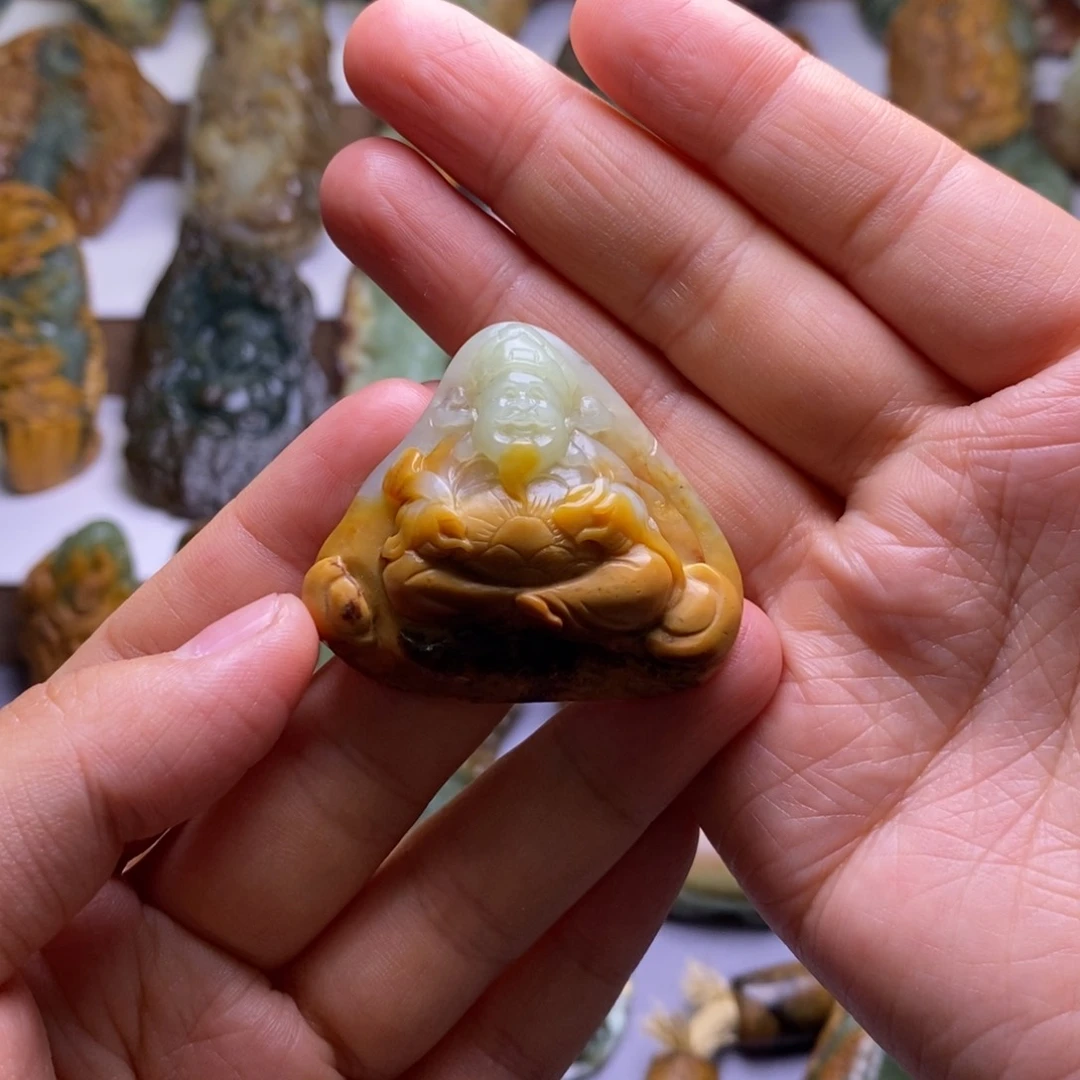 岫岩河磨玉（透闪石质玉）未镶嵌挂件梦**影