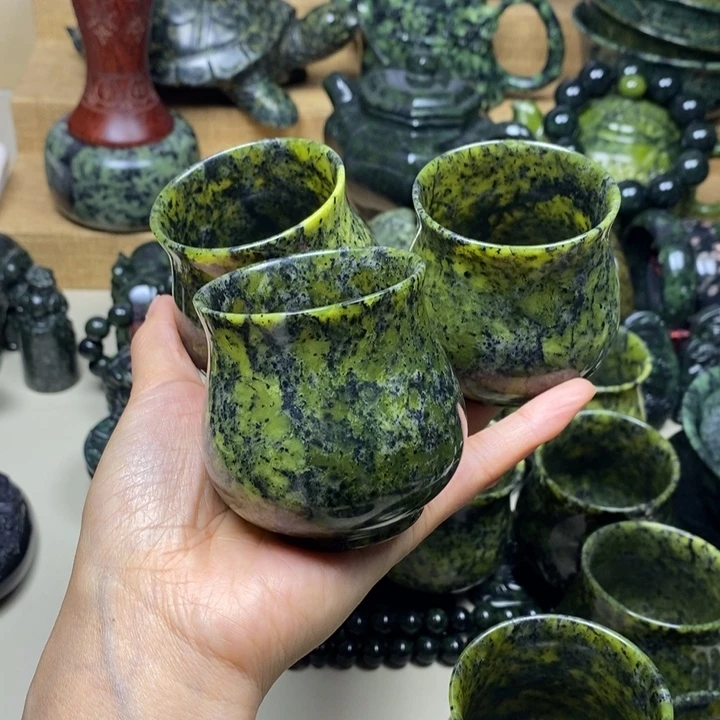 兰***涂蛇纹石玉未镶嵌项链花瓶杯13个