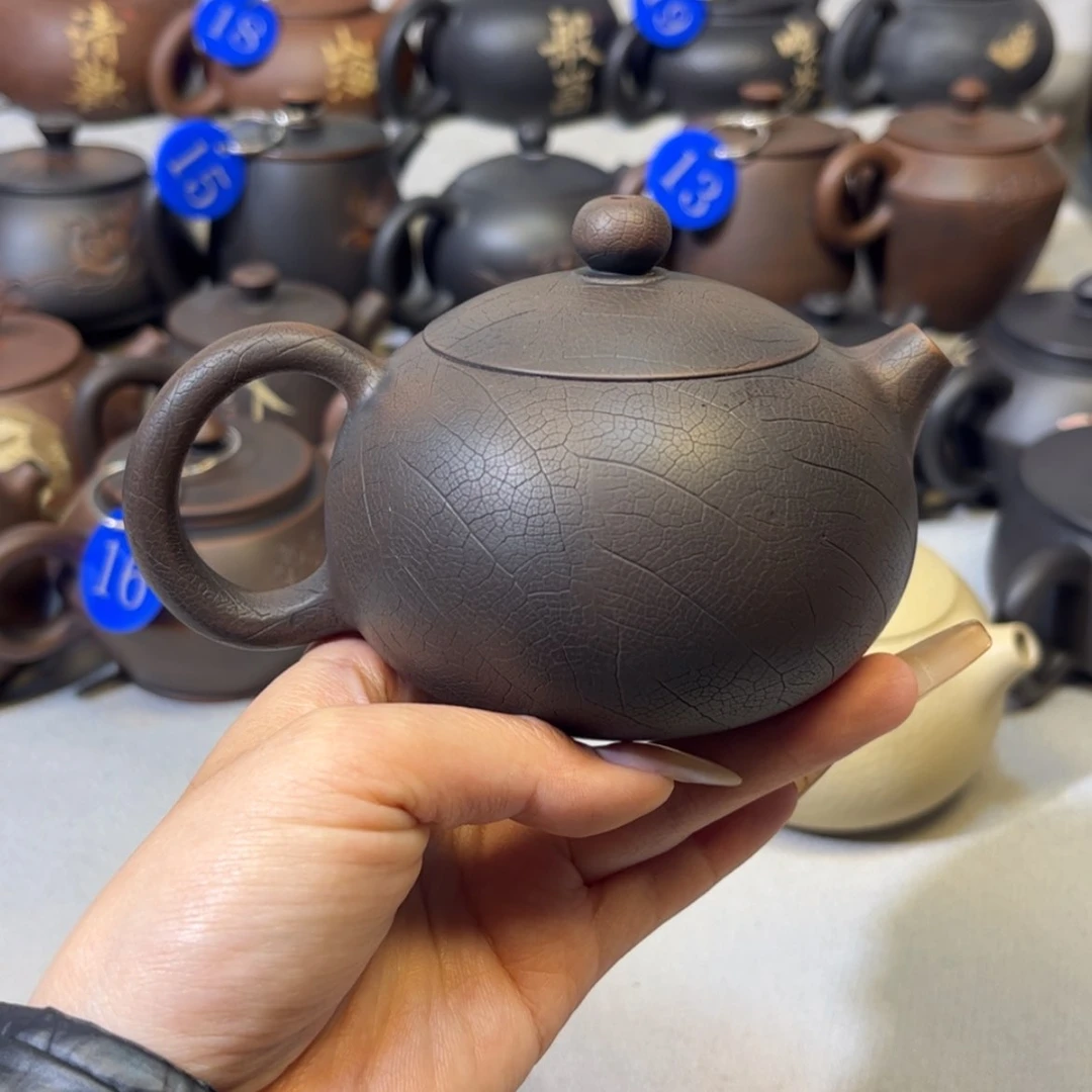 【闪购商品】毛***辣红泥 叶脉纹 容量 230c c