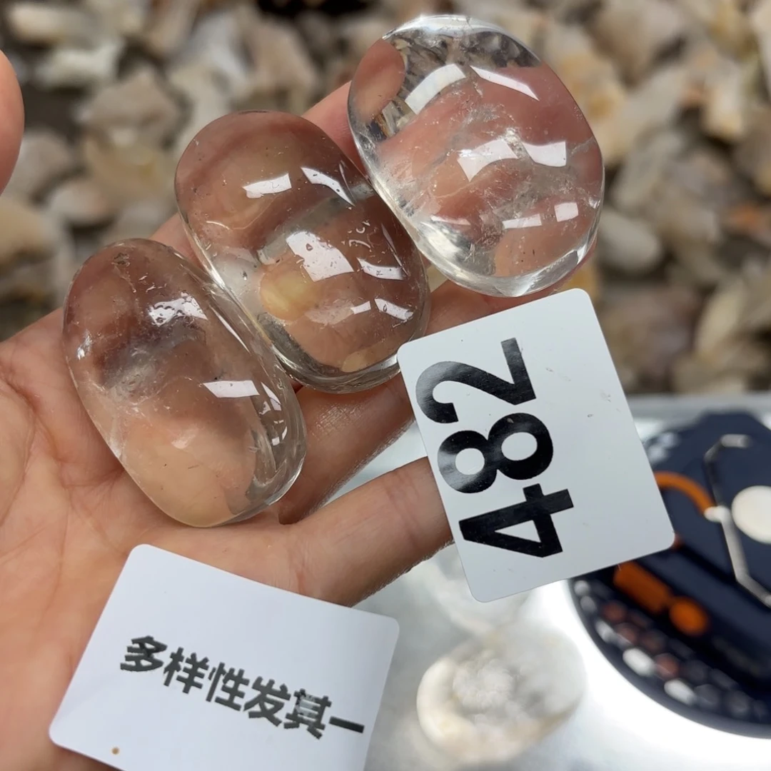 未镶嵌水晶大型摆件（非配饰）一个