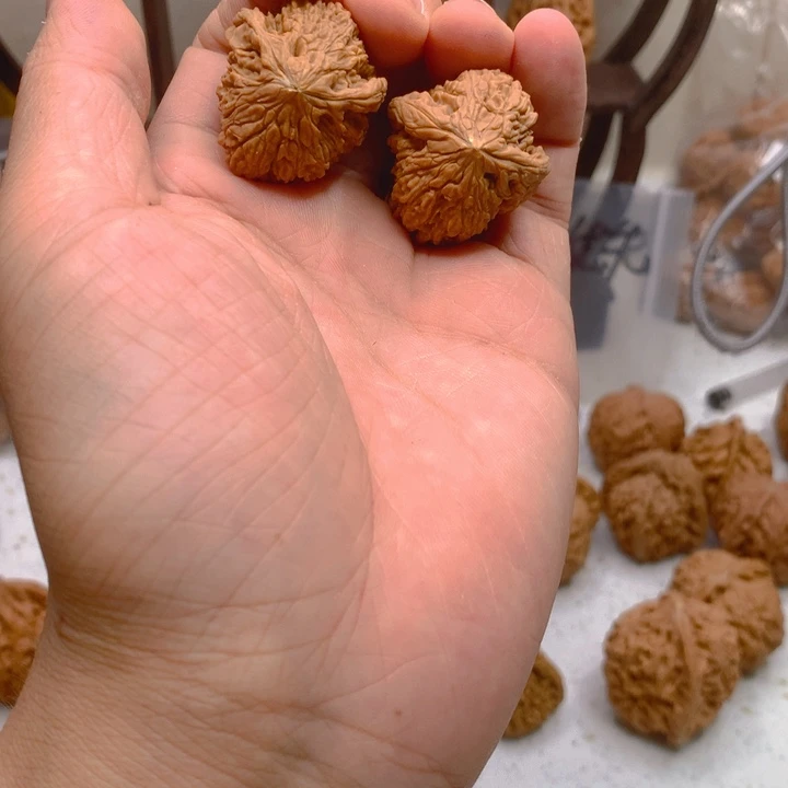 禁***私吊坠文玩核桃南疆石