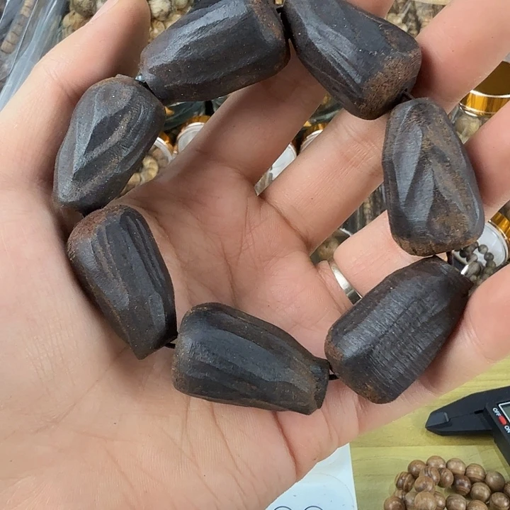 大叶紫檀（黑酸枝木类）