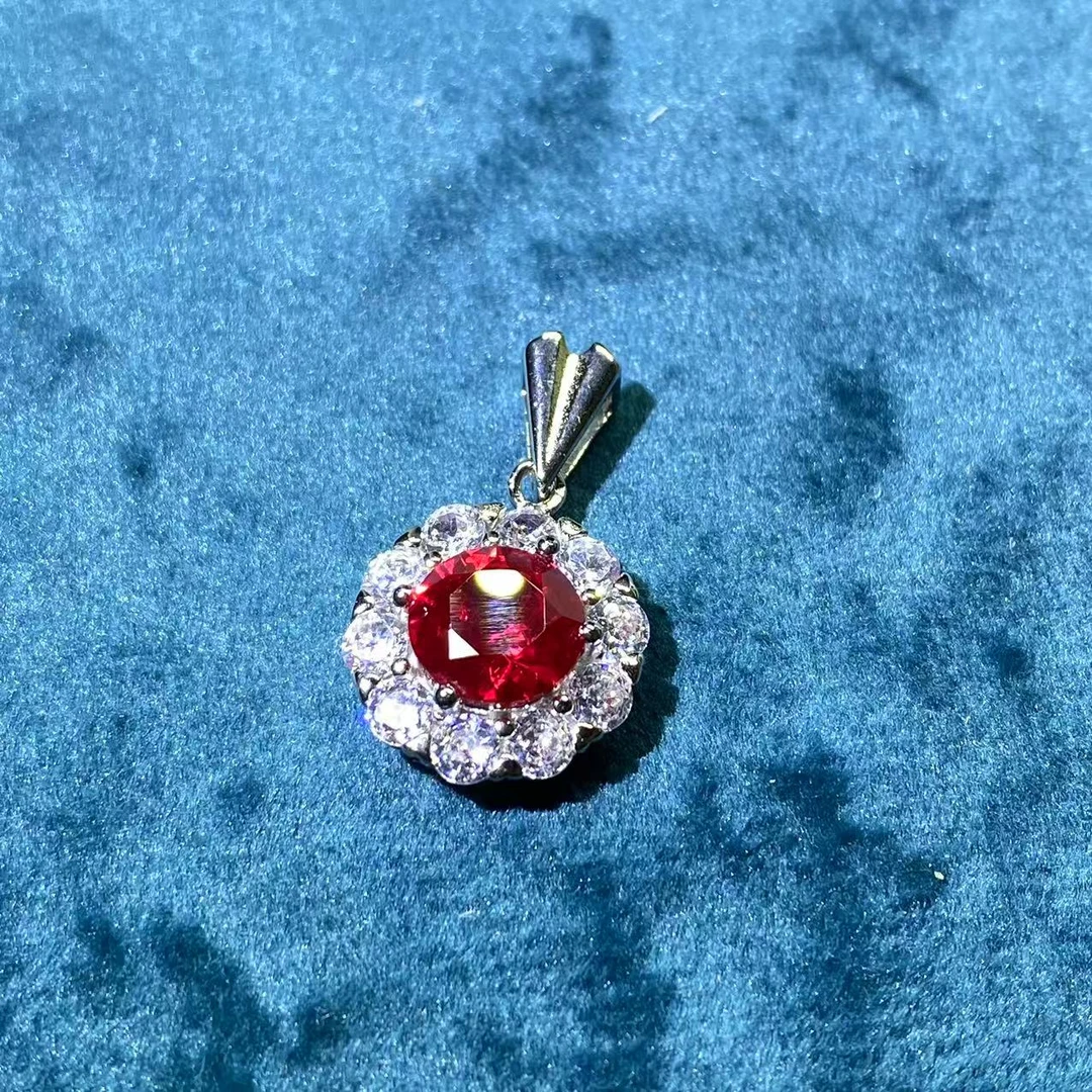 《千年甄选》中.缅C2-06红宝满天星款吊坠