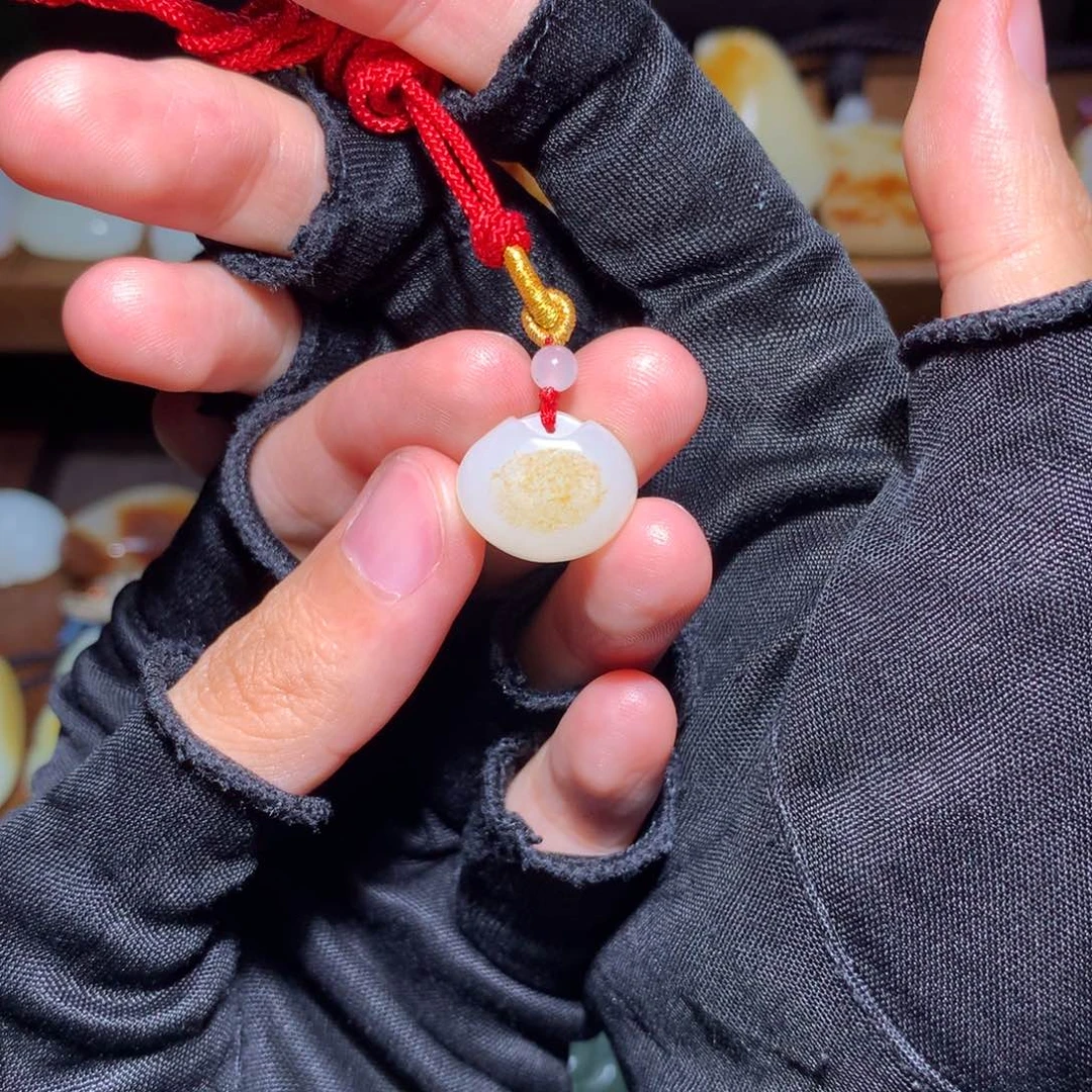 快****颈饰未镶嵌和田玉