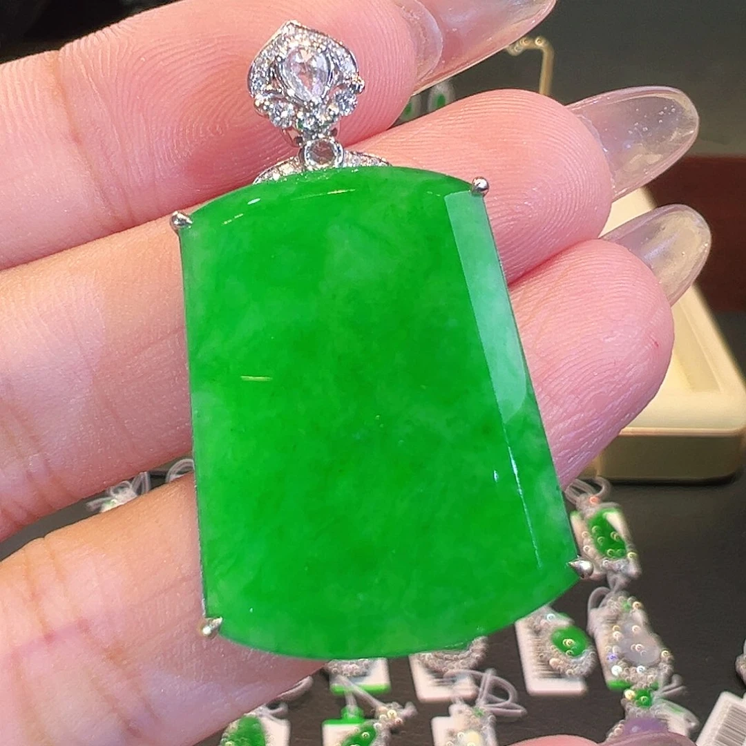 翡翠吊坠(不含链)18K金镶嵌翡翠