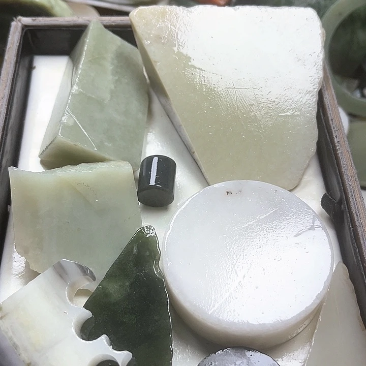 和田玉（糖玉）和田玉边角料9K金镶嵌e***m