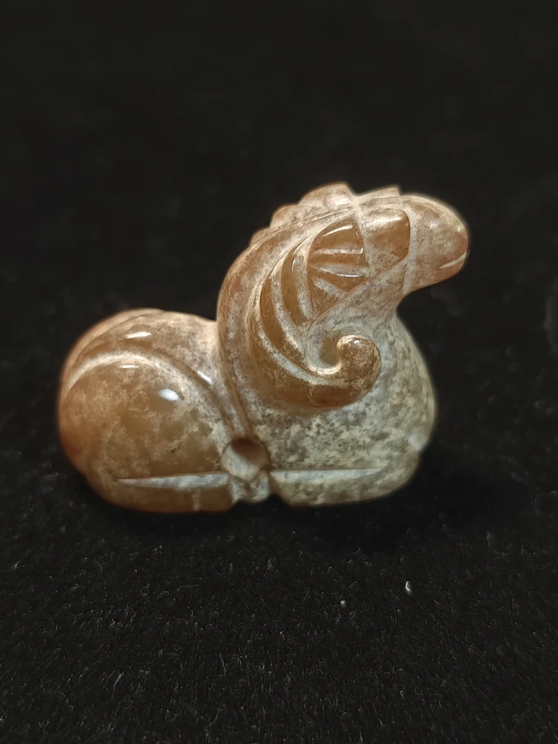 小战和田玉圆雕玉羊
