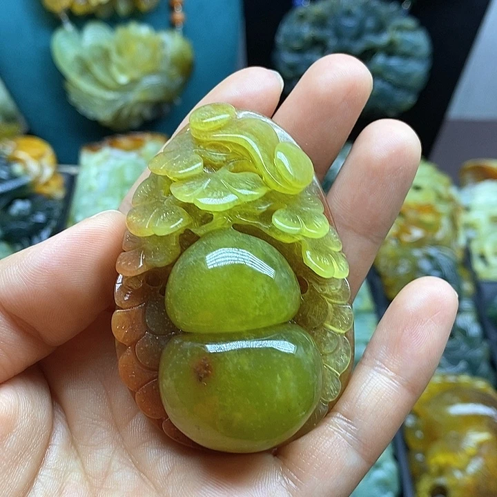蛇纹石玉未镶嵌挂件