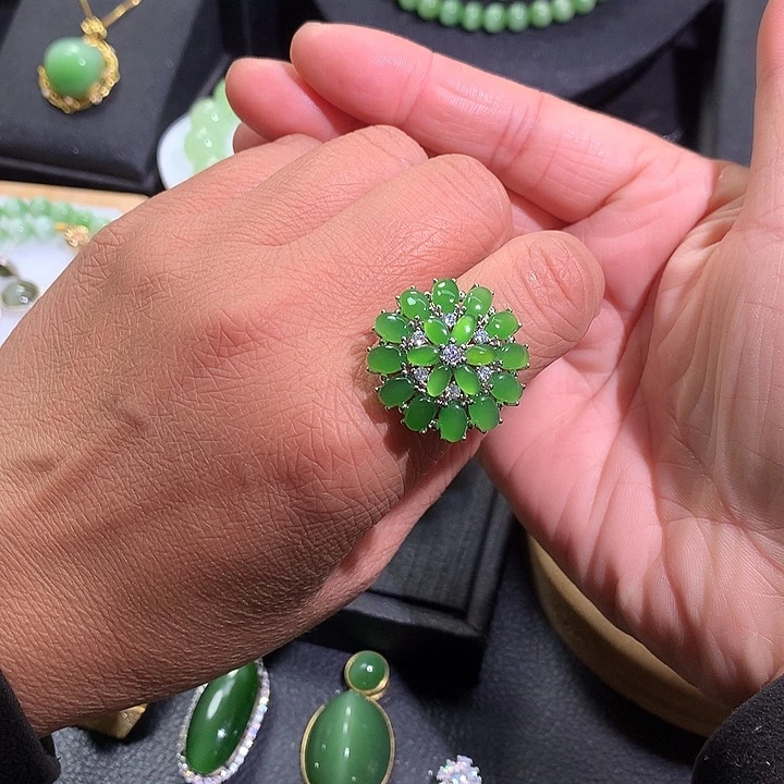 银S925镶嵌戒指和田玉（碧玉）