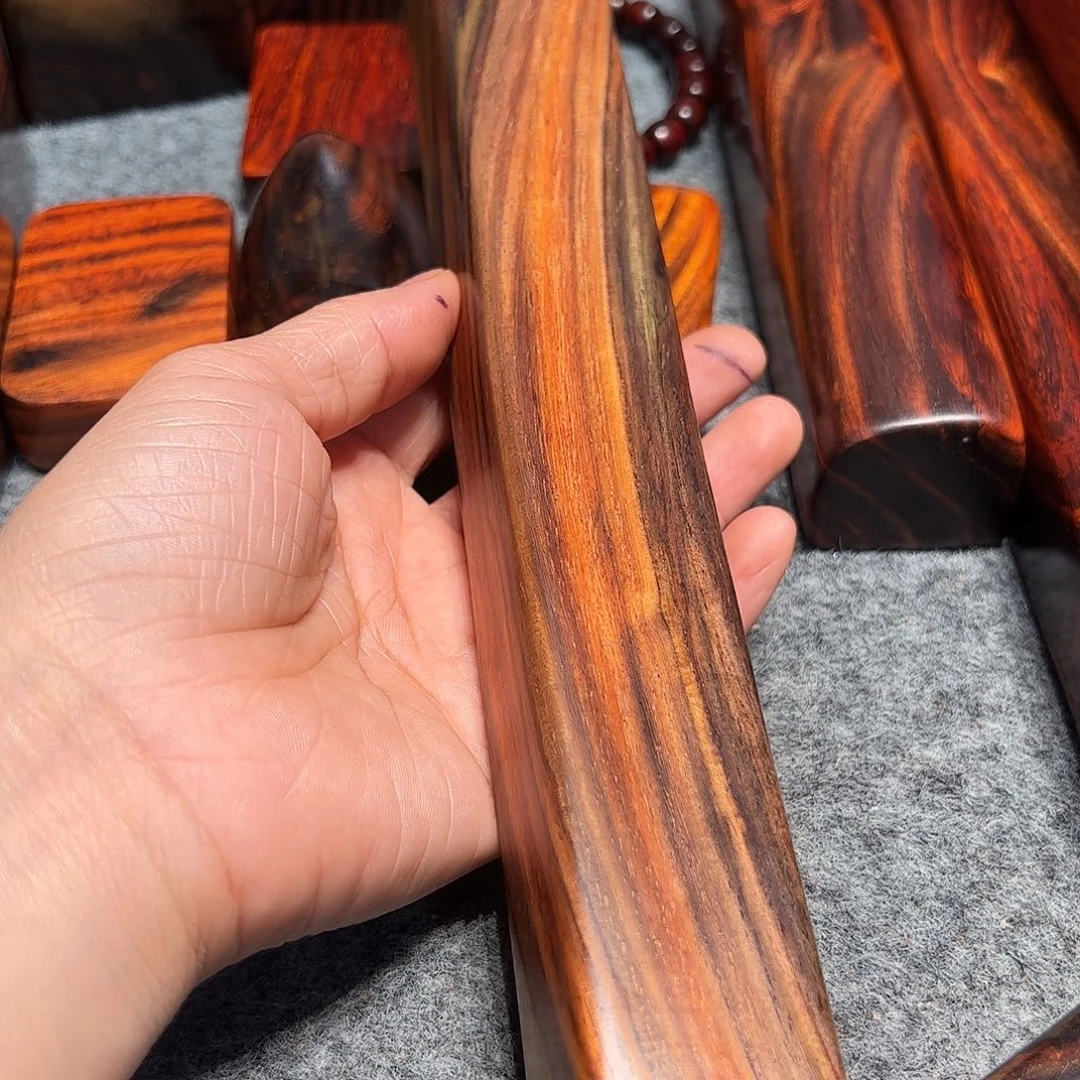 谢***殷交趾黄檀（大红酸枝）