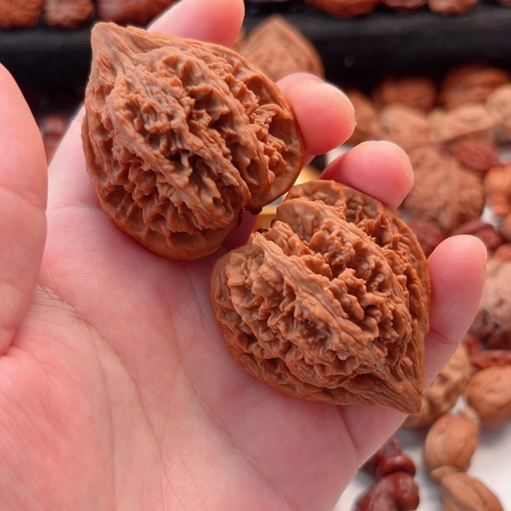 文玩核桃把件42尺寸龙梅谷九龙筋