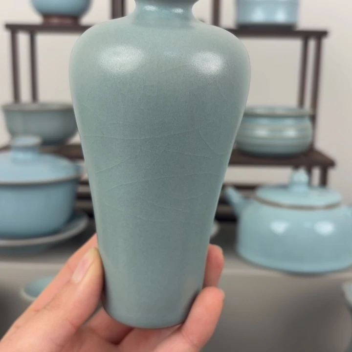 汝窑微瑕仿古釉梅瓶，婵翼纹开片