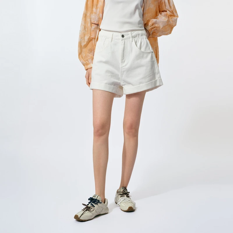 U/TI满印浮雕字母纯白色弹力松紧腰头高腰翻边透气百搭牛仔短裤