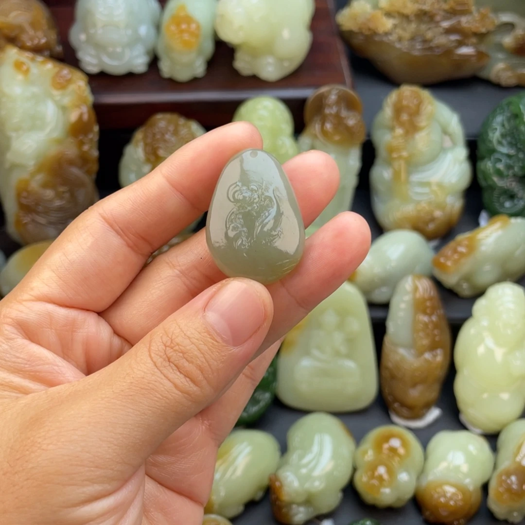 和田玉未镶嵌颈饰