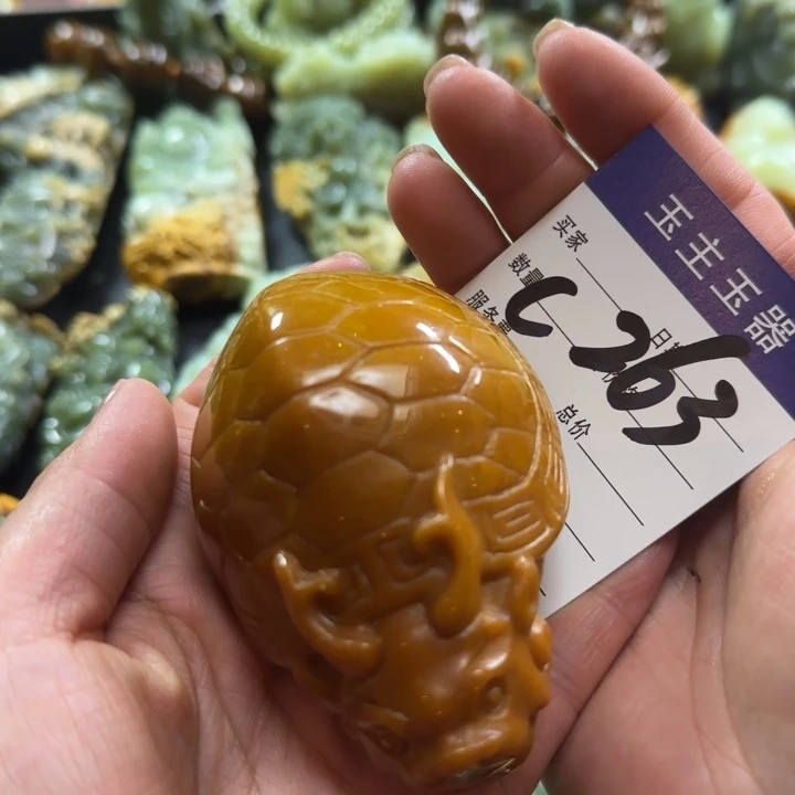 透闪石质玉未镶嵌把件