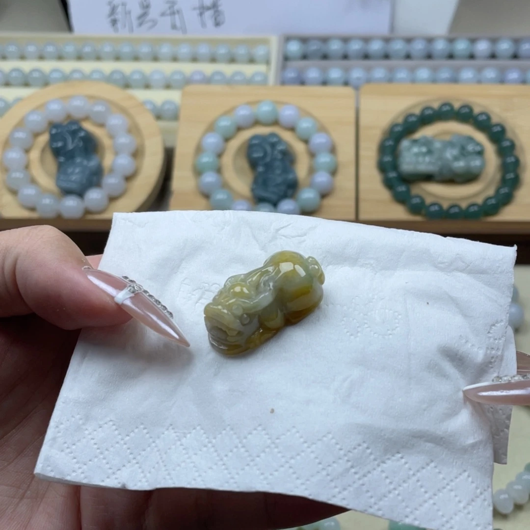 颈饰未镶嵌翡翠貔貅
