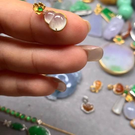 颈饰18K金镶嵌翡翠