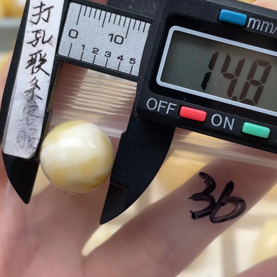 蜜蜡裸石未镶嵌愫蜜蜡