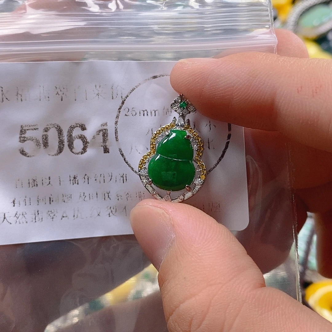 吊坠(不含链)未镶嵌翡翠