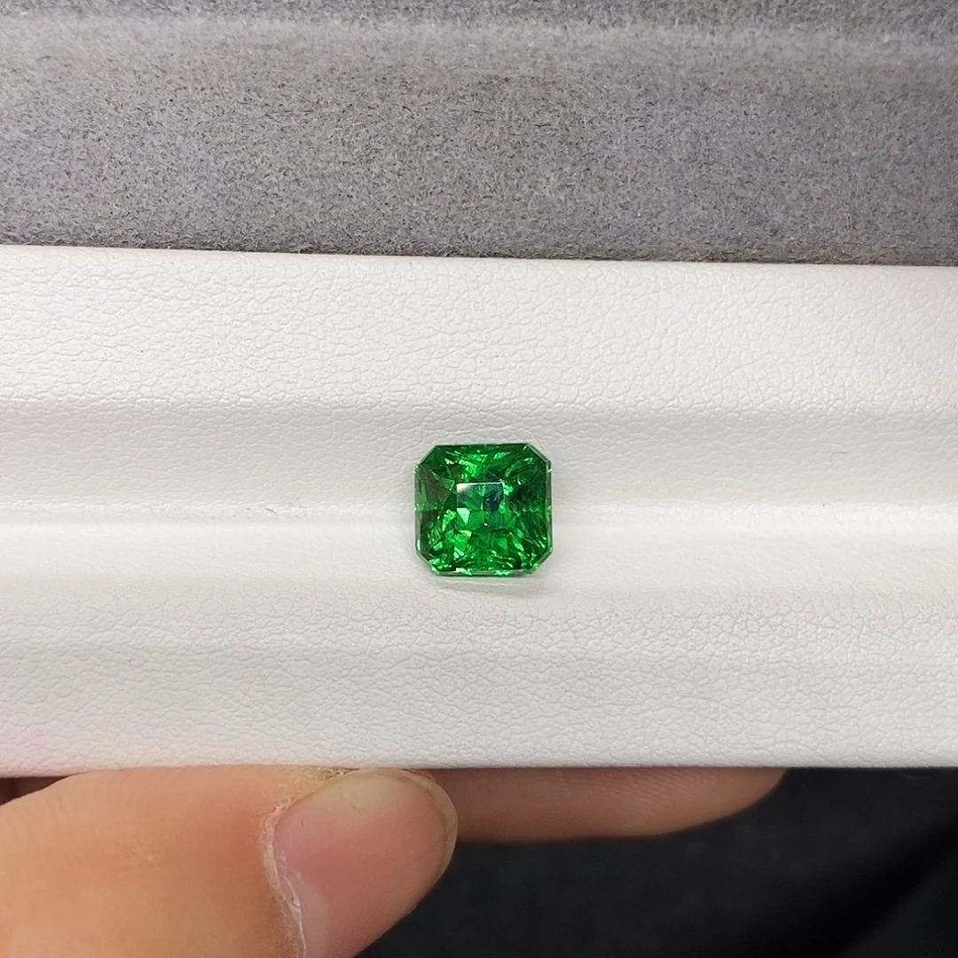 3.575克拉天然玻璃体满火彩卡扎尼沙弗莱银S925镶嵌石榴