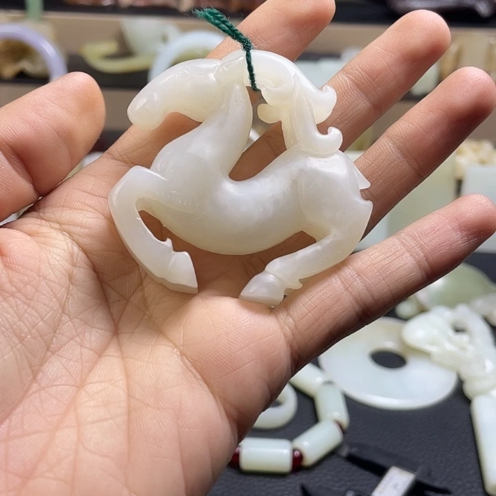 白玉菩提吊坠精美图片