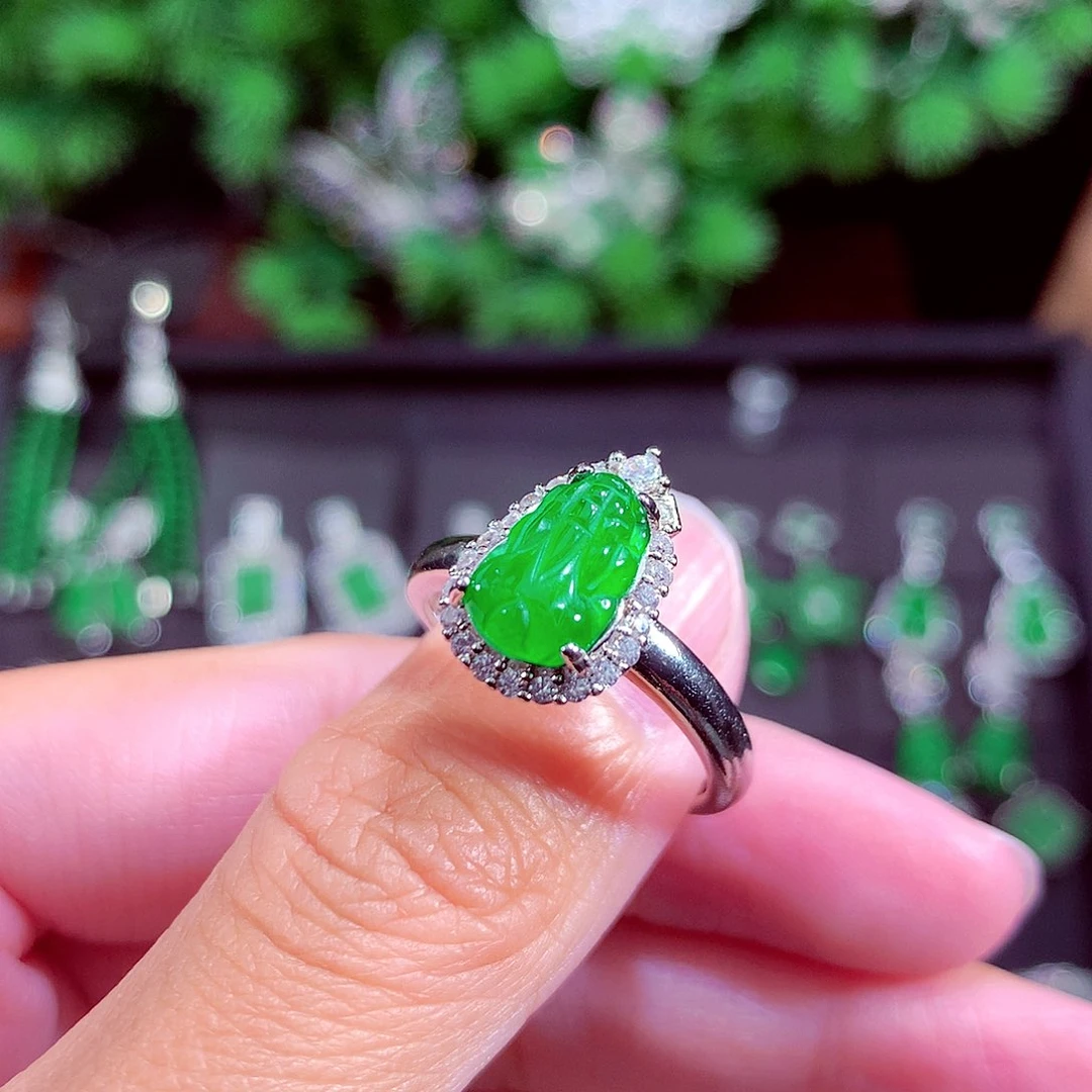 颈饰未镶嵌翡翠天然