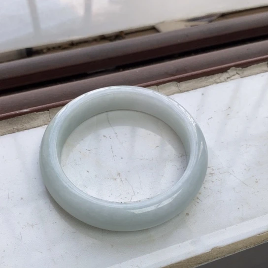 翡翠手镯未镶嵌翡翠手镯