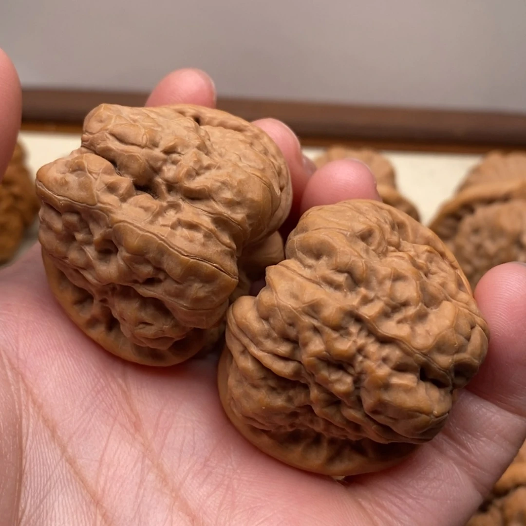 【闪购商品】把件文玩核桃边40左右